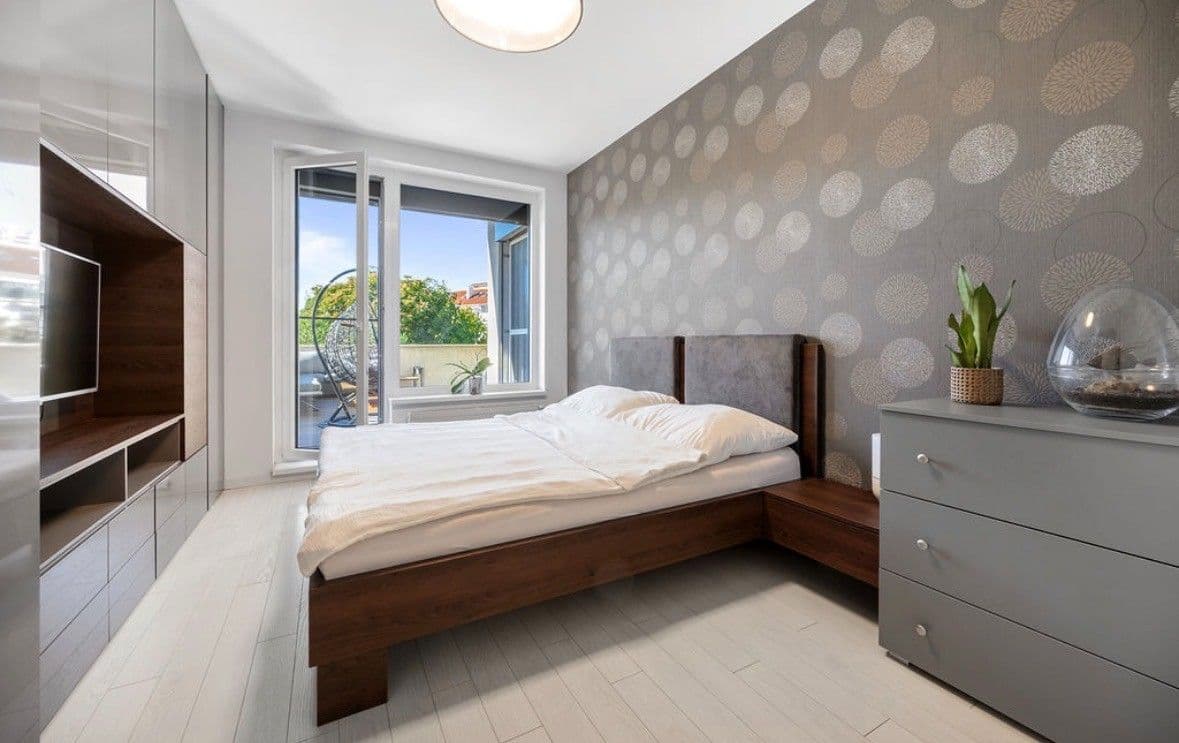 Pronájem bytu 2+1 62 m², Drotárska cesta, Bratislava - mestská časť Staré Mesto, Bratislavský kraj Pronájem bytu 2+1 62 m², Drotárska cesta, Bratislava - mestská časť Staré Mesto, Bratislavský kraj