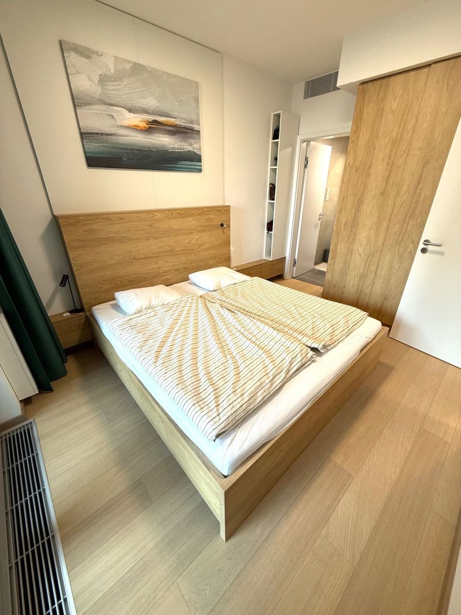 Pronájem bytu 2+1 48 m², Bottova, Bratislava - mestská časť Staré Mesto, Bratislavský kraj Pronájem bytu 2+1 48 m², Bottova, Bratislava - mestská časť Staré Mesto, Bratislavský kraj