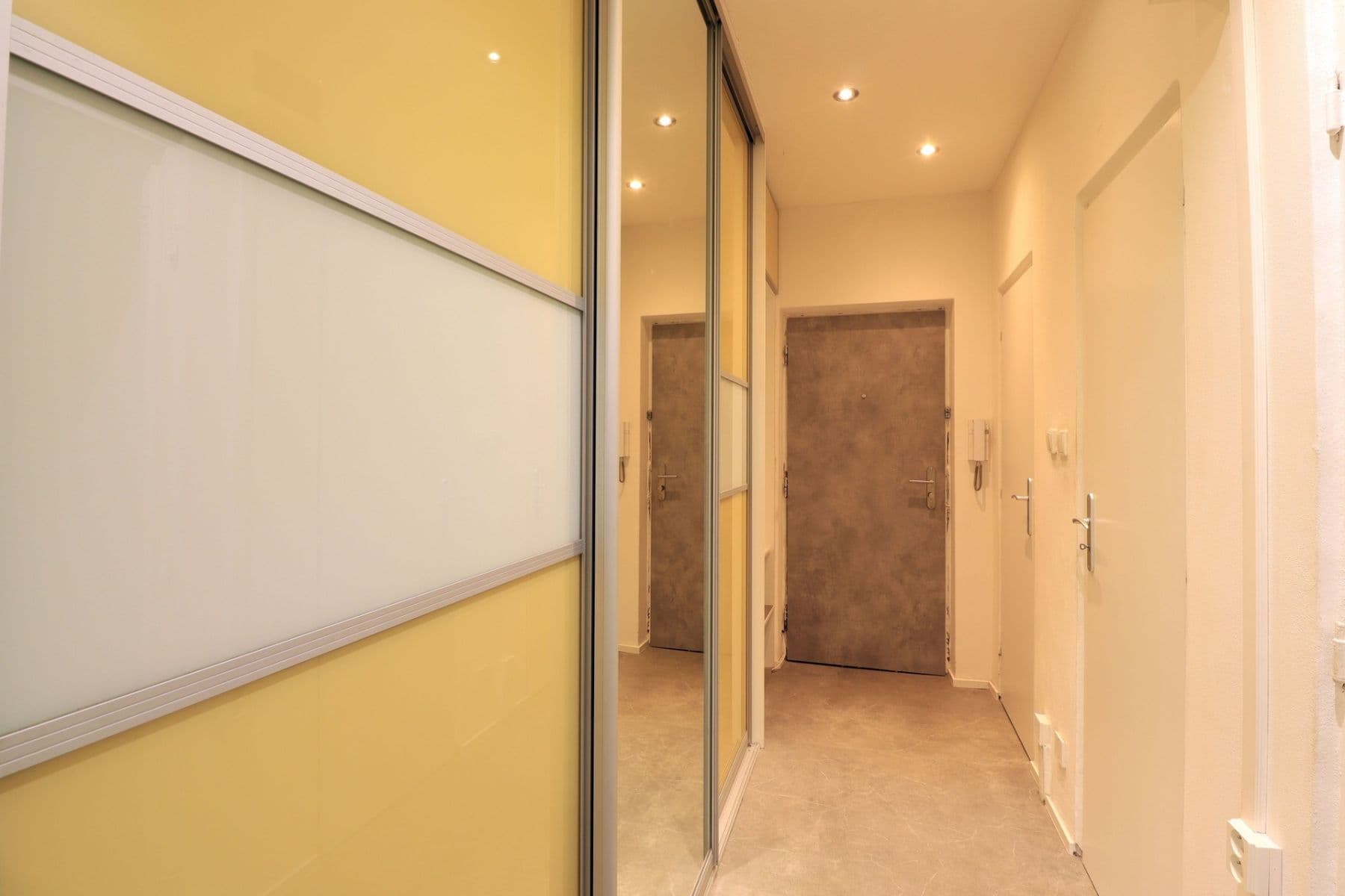 Pronájem bytu 2+1 60 m², Wednesbury, Kladno, Středočeský kraj Pronájem bytu 2+1 60 m², Wednesbury, Kladno, Středočeský kraj