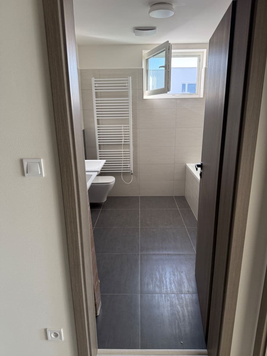 Pronájem bytu 1+kk 52 m², Na Zlaté stezce, Dobříš, Středočeský kraj Pronájem bytu 1+kk 52 m², Na Zlaté stezce, Dobříš, Středočeský kraj