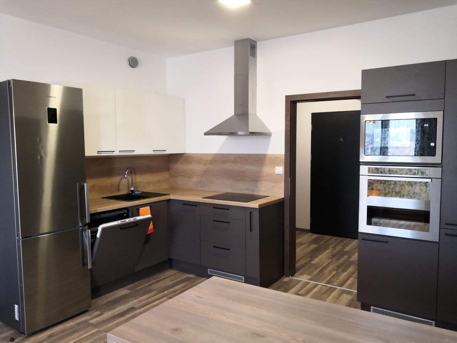 Pronájem bytu 3+1 64 m², Šancová, Bratislava - mestská časť Staré Mesto, Bratislavský kraj Pronájem bytu 3+1 64 m², Šancová, Bratislava - mestská časť Staré Mesto, Bratislavský kraj