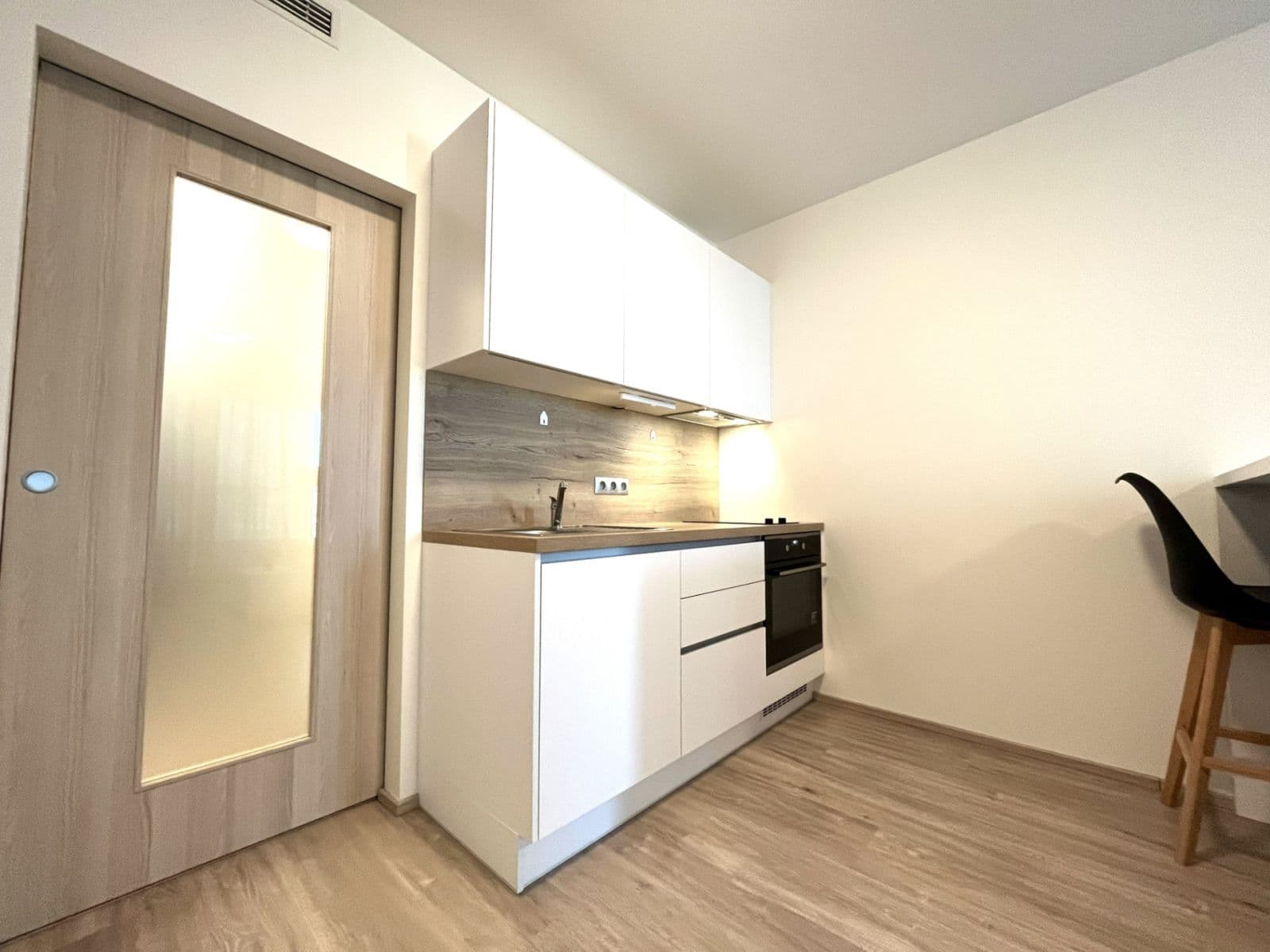 Pronájem bytu 1+kk 33 m², Kurta Konráda, Praha, Praha Pronájem bytu 1+kk 33 m², Kurta Konráda, Praha, Praha