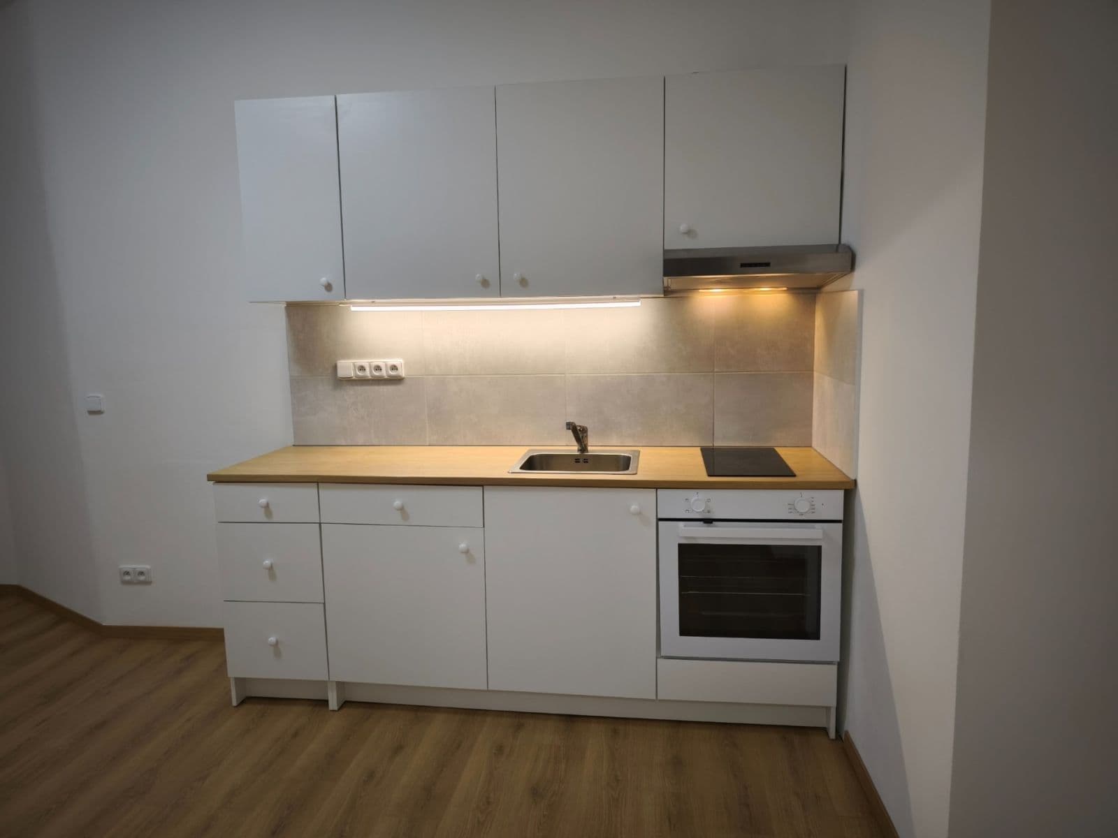 Pronájem kanceláře 94 m², U Husova sboru, Pardubice, Pardubický kraj Pronájem kanceláře 94 m², U Husova sboru, Pardubice, Pardubický kraj
