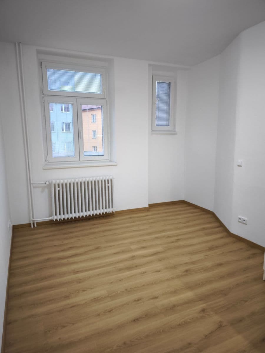 Pronájem kanceláře 94 m², U Husova sboru, Pardubice, Pardubický kraj Pronájem kanceláře 94 m², U Husova sboru, Pardubice, Pardubický kraj