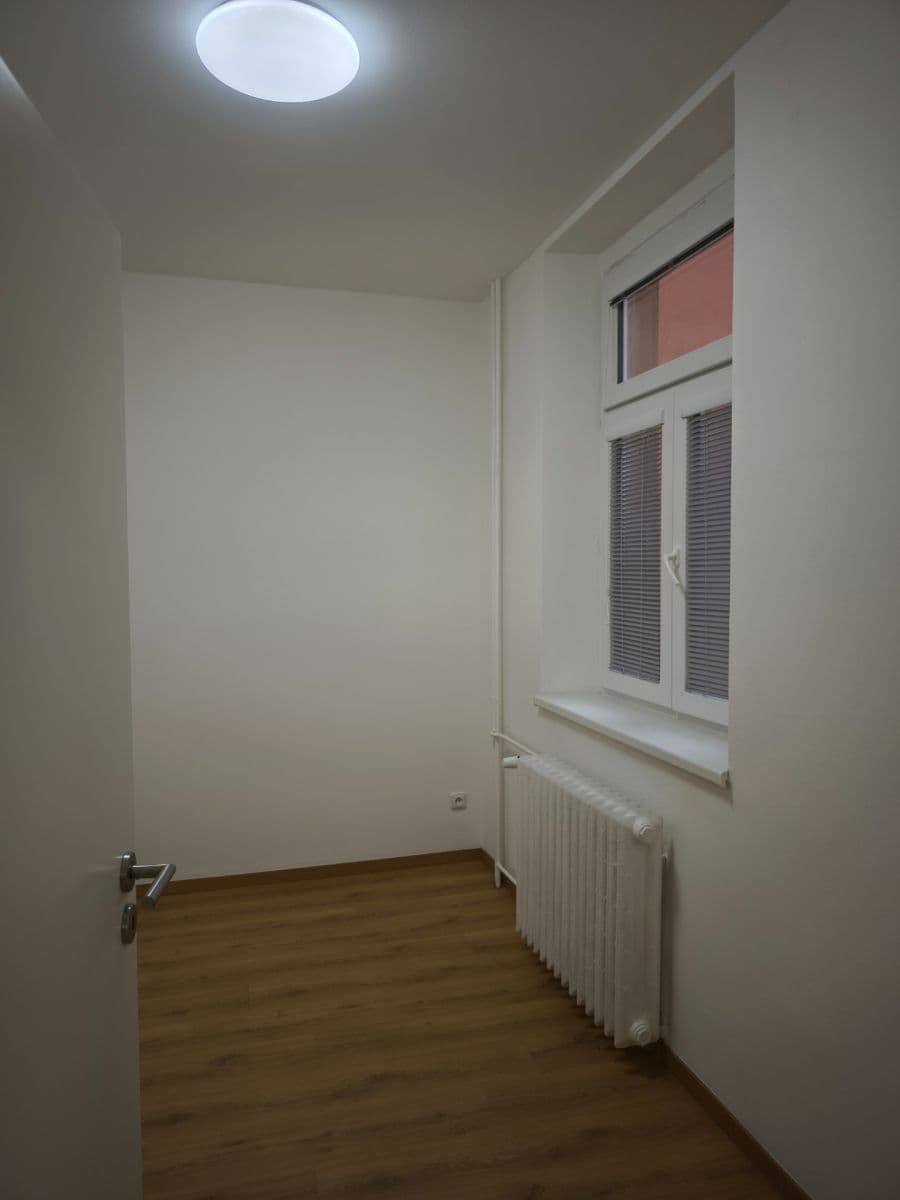 Pronájem kanceláře 94 m², U Husova sboru, Pardubice, Pardubický kraj Pronájem kanceláře 94 m², U Husova sboru, Pardubice, Pardubický kraj