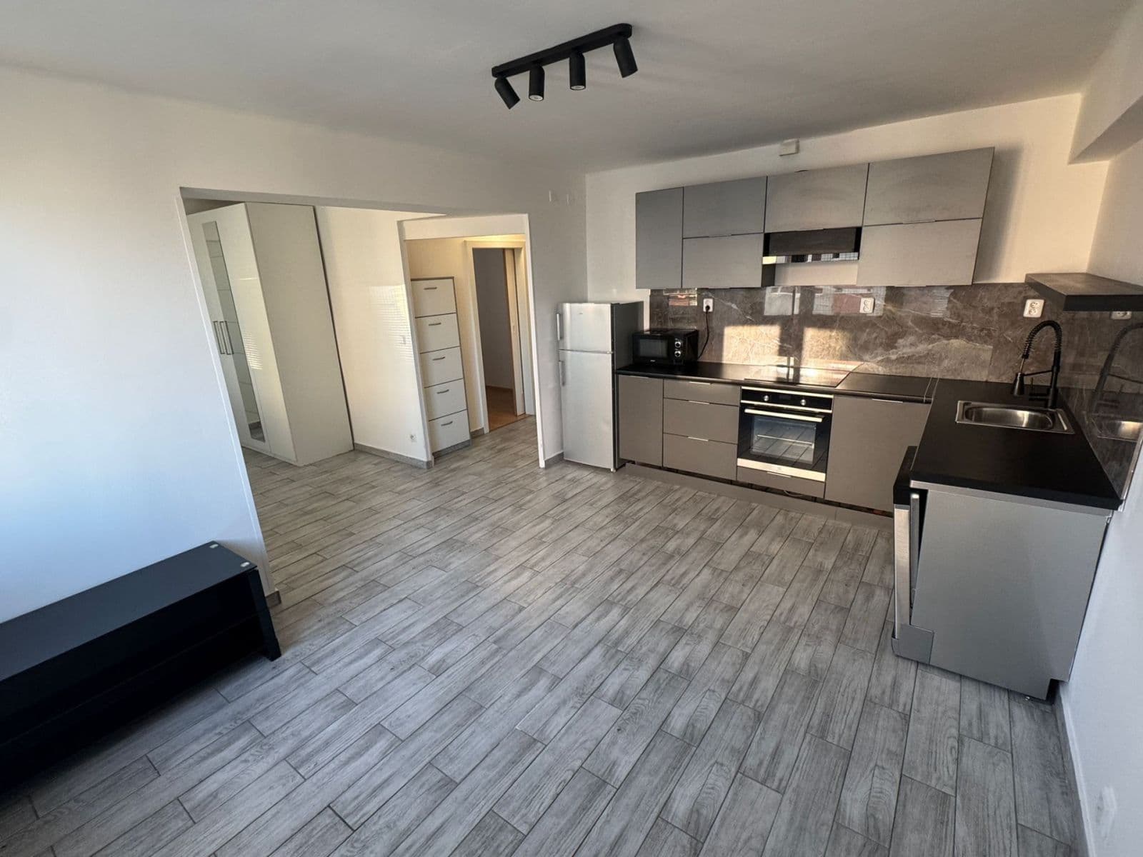 Pronájem bytu 2+kk 43 m², Evropská, Praha, Praha Pronájem bytu 2+kk 43 m², Evropská, Praha, Praha