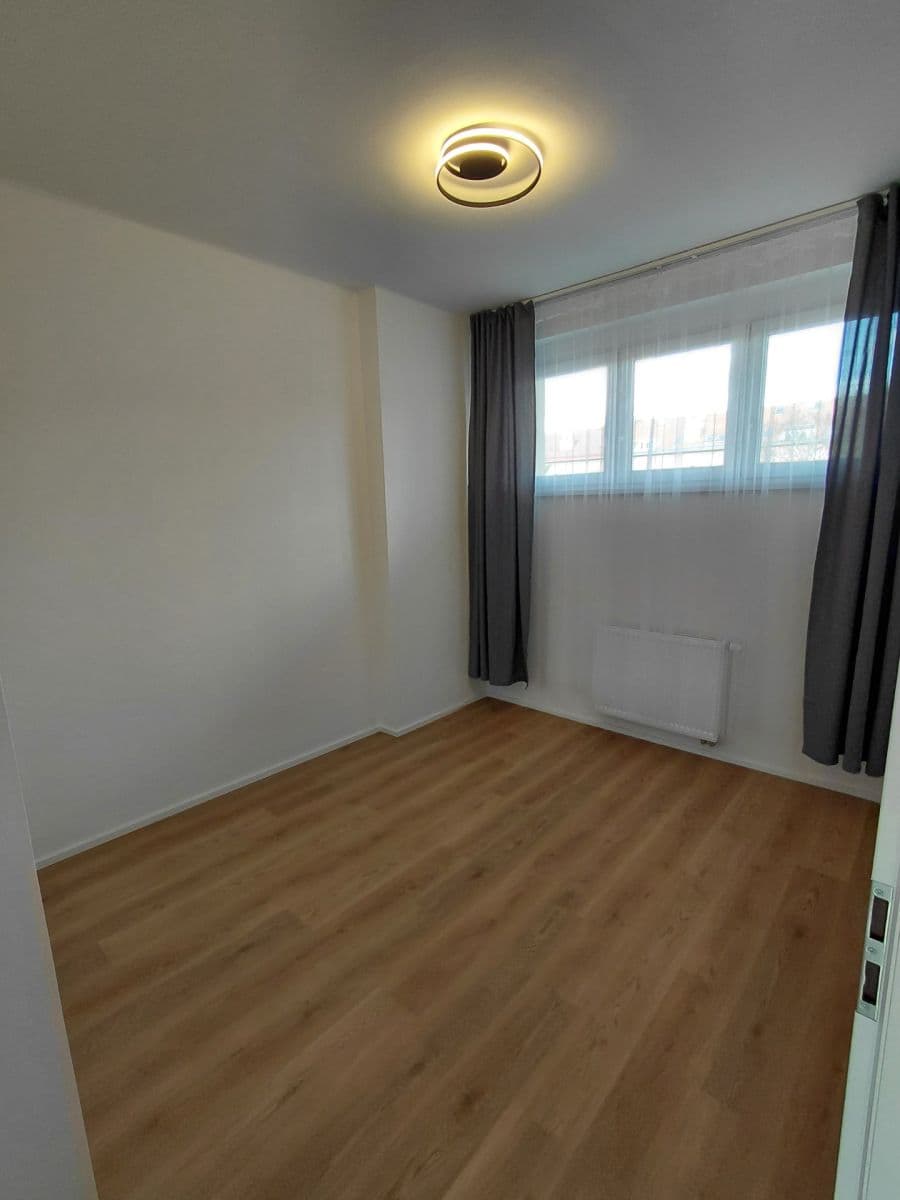 Pronájem bytu 2+kk 43 m², Humpolecká, Praha, Praha Pronájem bytu 2+kk 43 m², Humpolecká, Praha, Praha