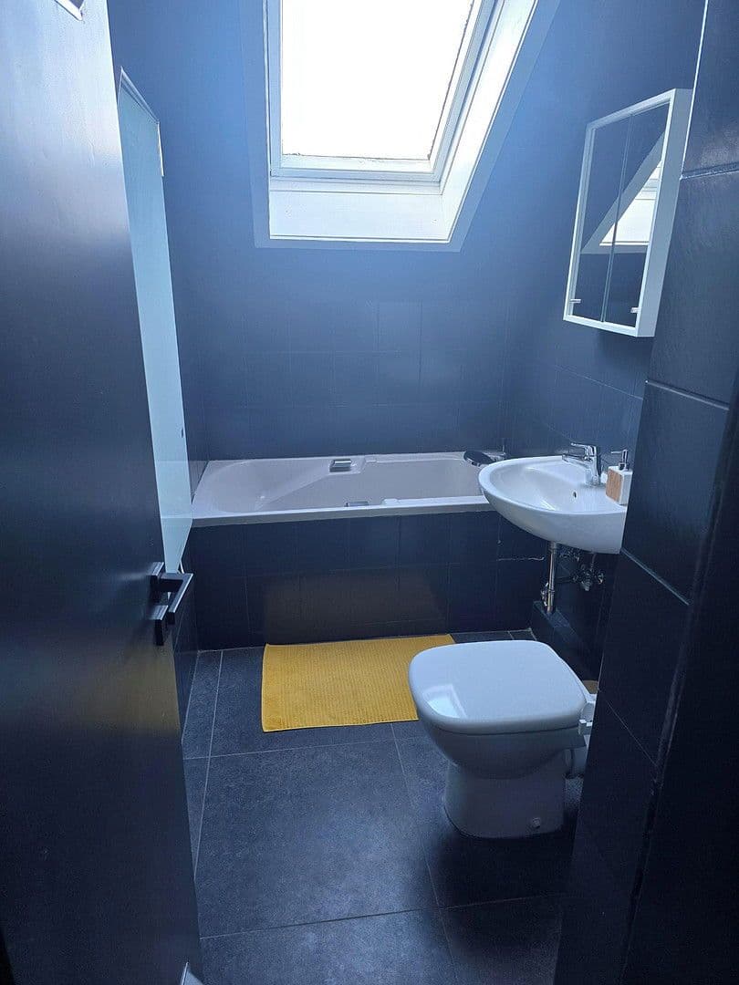 Pronájem bytu 2+1 50 m², Düsseldorfer Straße 120, Ratingen, Severní Porýní-Vestfálsko Pronájem bytu 2+1 50 m², Düsseldorfer Straße 120, Ratingen, Severní Porýní-Vestfálsko