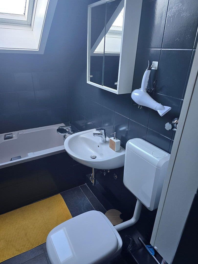 Pronájem bytu 2+1 50 m², Düsseldorfer Straße 120, Ratingen, Severní Porýní-Vestfálsko Pronájem bytu 2+1 50 m², Düsseldorfer Straße 120, Ratingen, Severní Porýní-Vestfálsko