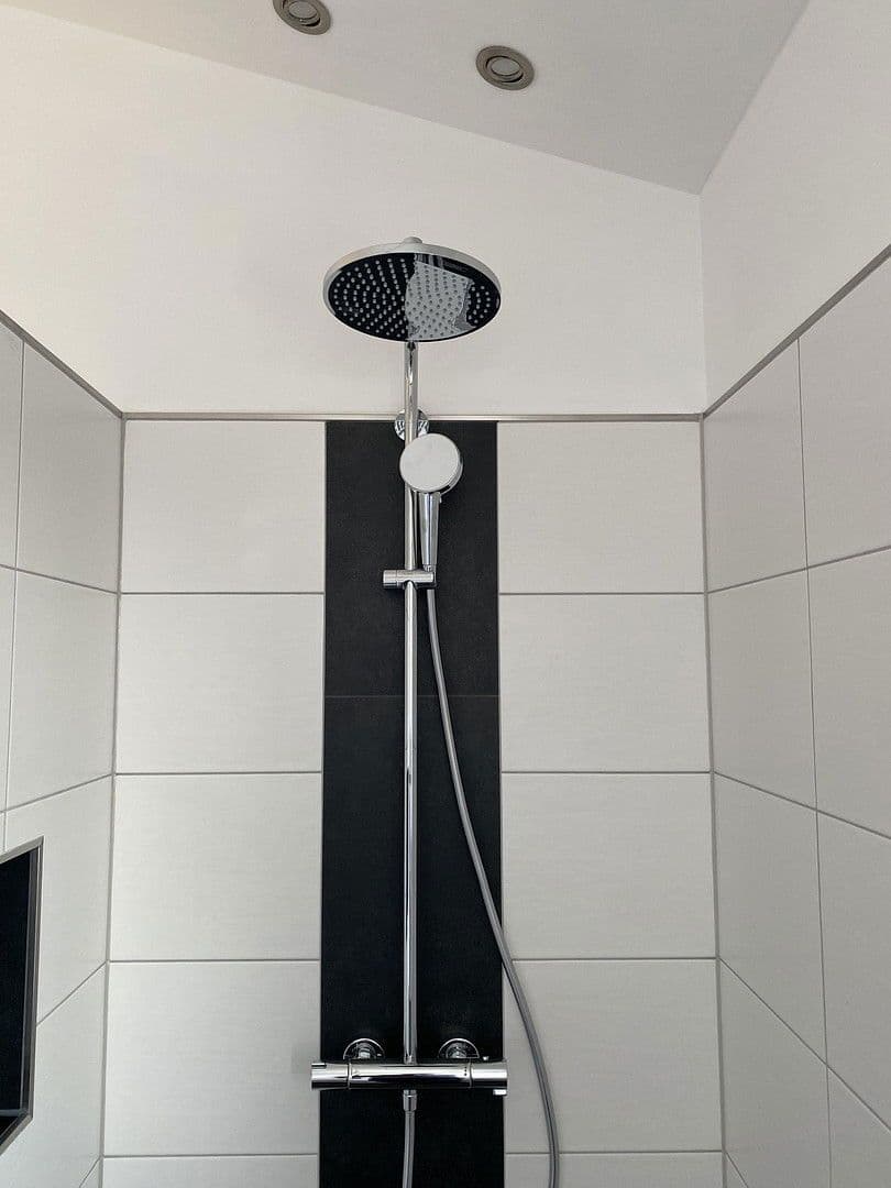 Pronájem bytu 3+1 86 m², Neusatzer Straße 5, München, Bavorsko Pronájem bytu 3+1 86 m², Neusatzer Straße 5, München, Bavorsko