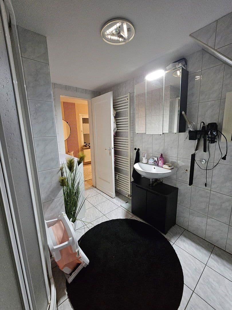 Pronájem bytu 3+1 90 m², Ebertstr. 93, Oberhausen, Severní Porýní-Vestfálsko Pronájem bytu 3+1 90 m², Ebertstr. 93, Oberhausen, Severní Porýní-Vestfálsko