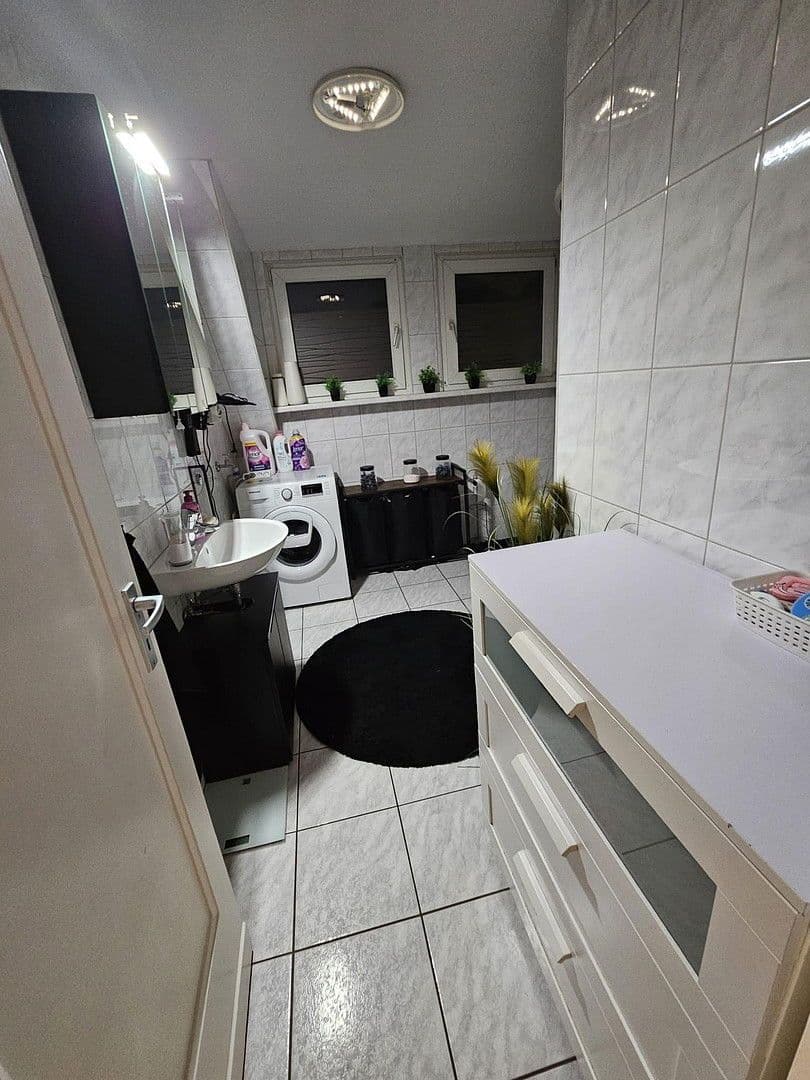 Pronájem bytu 3+1 90 m², Ebertstr. 93, Oberhausen, Severní Porýní-Vestfálsko Pronájem bytu 3+1 90 m², Ebertstr. 93, Oberhausen, Severní Porýní-Vestfálsko