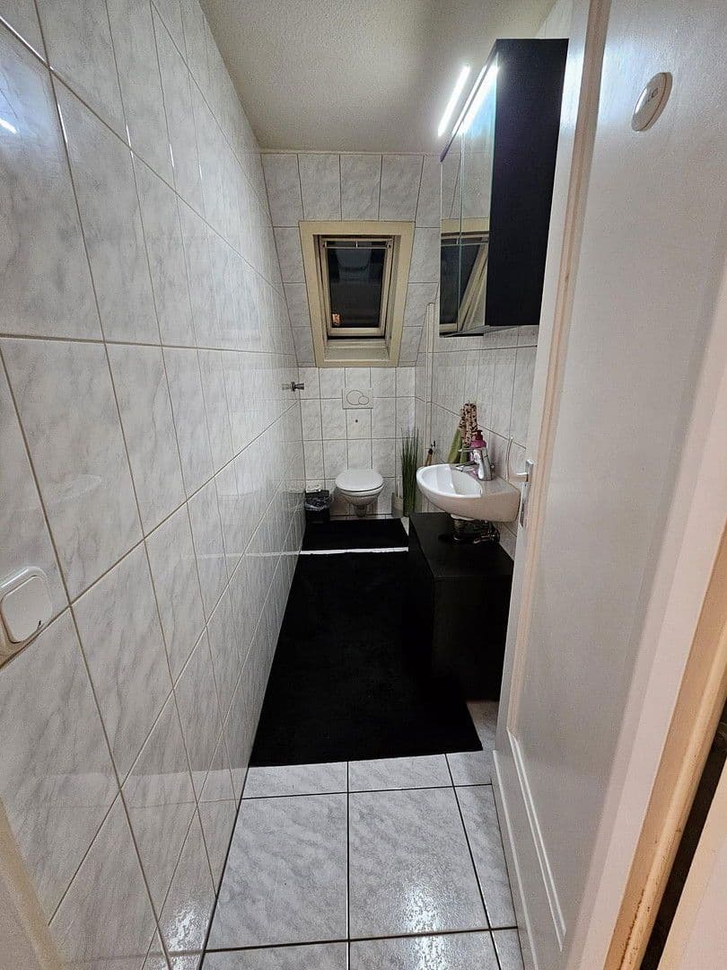 Pronájem bytu 3+1 90 m², Ebertstr. 93, Oberhausen, Severní Porýní-Vestfálsko Pronájem bytu 3+1 90 m², Ebertstr. 93, Oberhausen, Severní Porýní-Vestfálsko