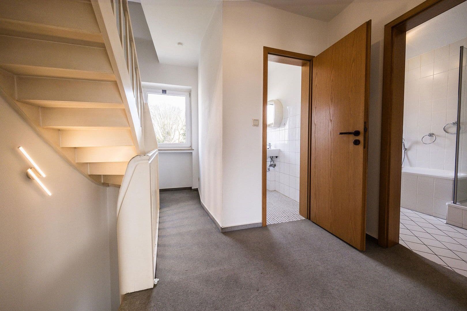 Prodej domu 95 m², pozemek 140 m², Stuhr, Dolní Sasko Prodej domu 95 m², pozemek 140 m², Stuhr, Dolní Sasko