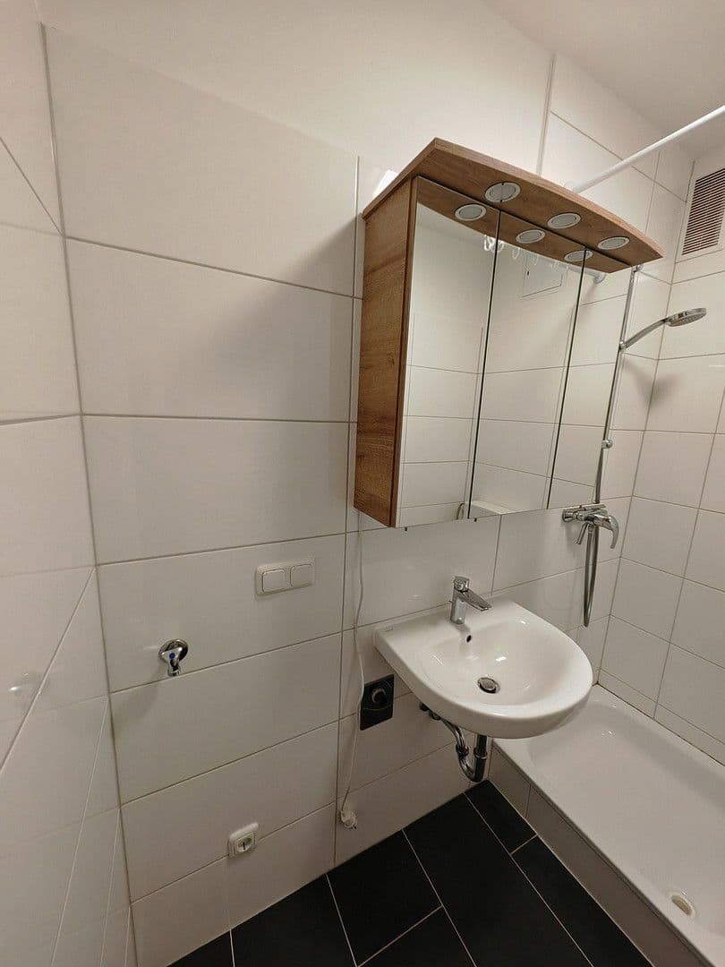Pronájem bytu 1+1 33 m², Lettigkautweg 39, Frankfurt, Hessen Pronájem bytu 1+1 33 m², Lettigkautweg 39, Frankfurt, Hessen
