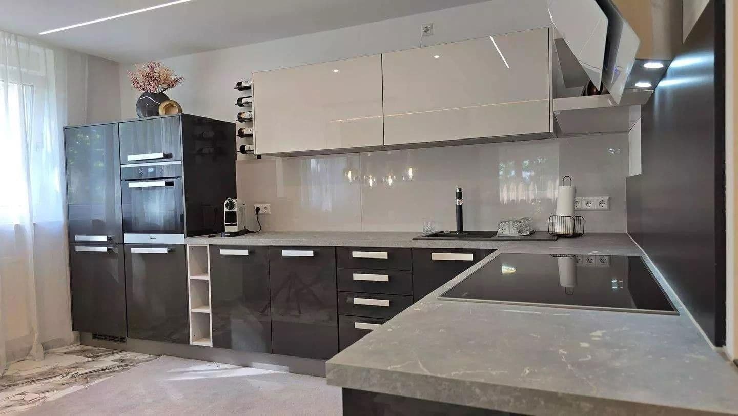 Pronájem bytu 2+kk 81 m², Stuttgart, Bádensko-Württembersko Pronájem bytu 2+kk 81 m², Stuttgart, Bádensko-Württembersko