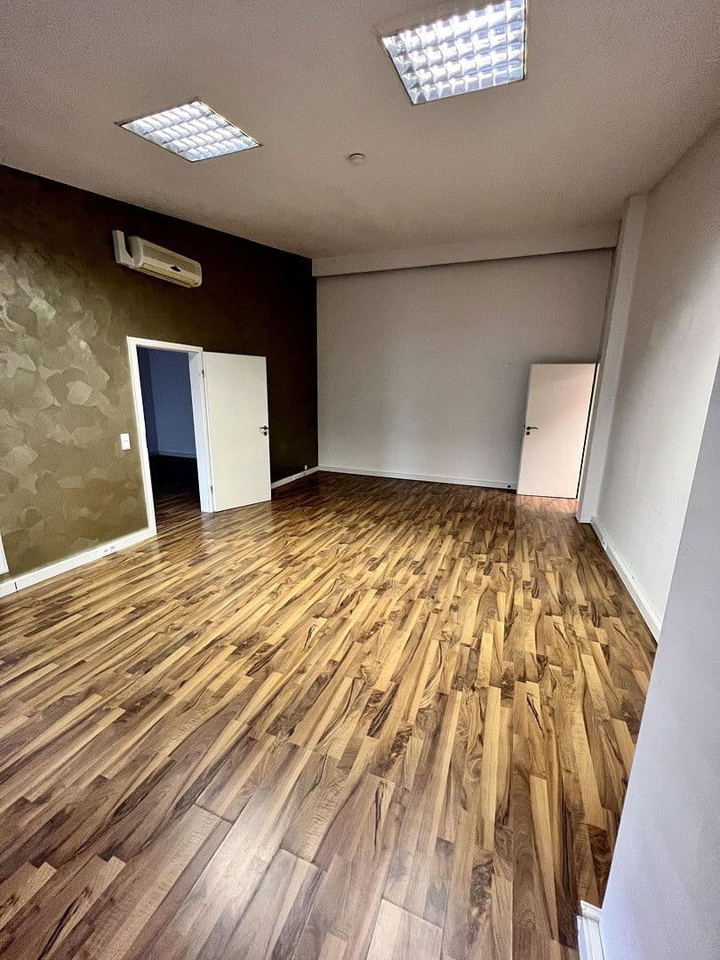 Pronájem kanceláře 175 m², Eichenweg 19, Schwetzingen, Bádensko-Württembersko Pronájem kanceláře 175 m², Eichenweg 19, Schwetzingen, Bádensko-Württembersko