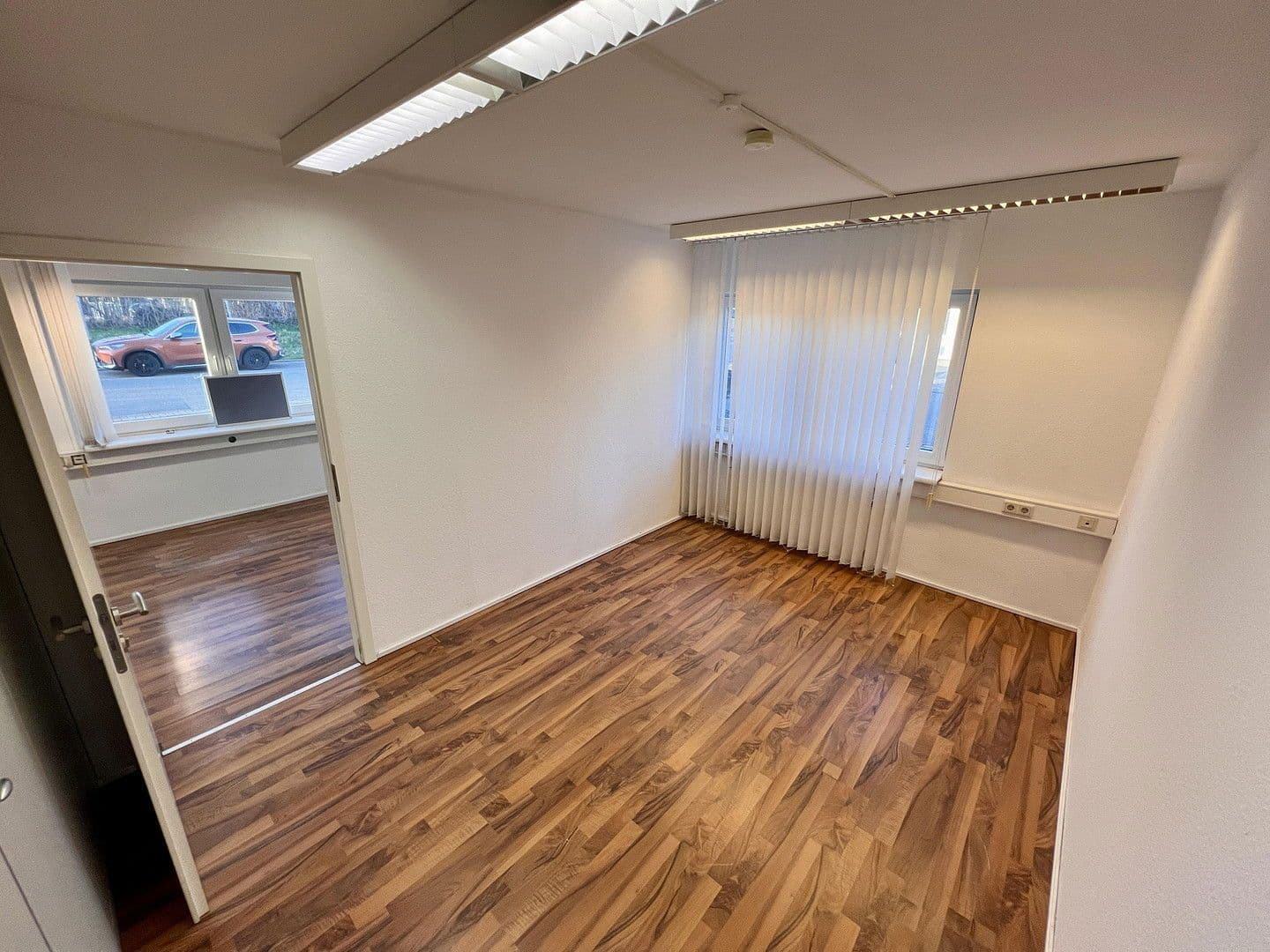 Pronájem kanceláře 175 m², Eichenweg 19, Schwetzingen, Bádensko-Württembersko Pronájem kanceláře 175 m², Eichenweg 19, Schwetzingen, Bádensko-Württembersko