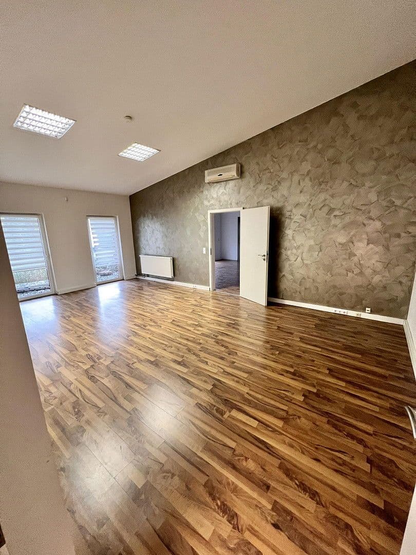 Pronájem kanceláře 175 m², Eichenweg 19, Schwetzingen, Bádensko-Württembersko Pronájem kanceláře 175 m², Eichenweg 19, Schwetzingen, Bádensko-Württembersko