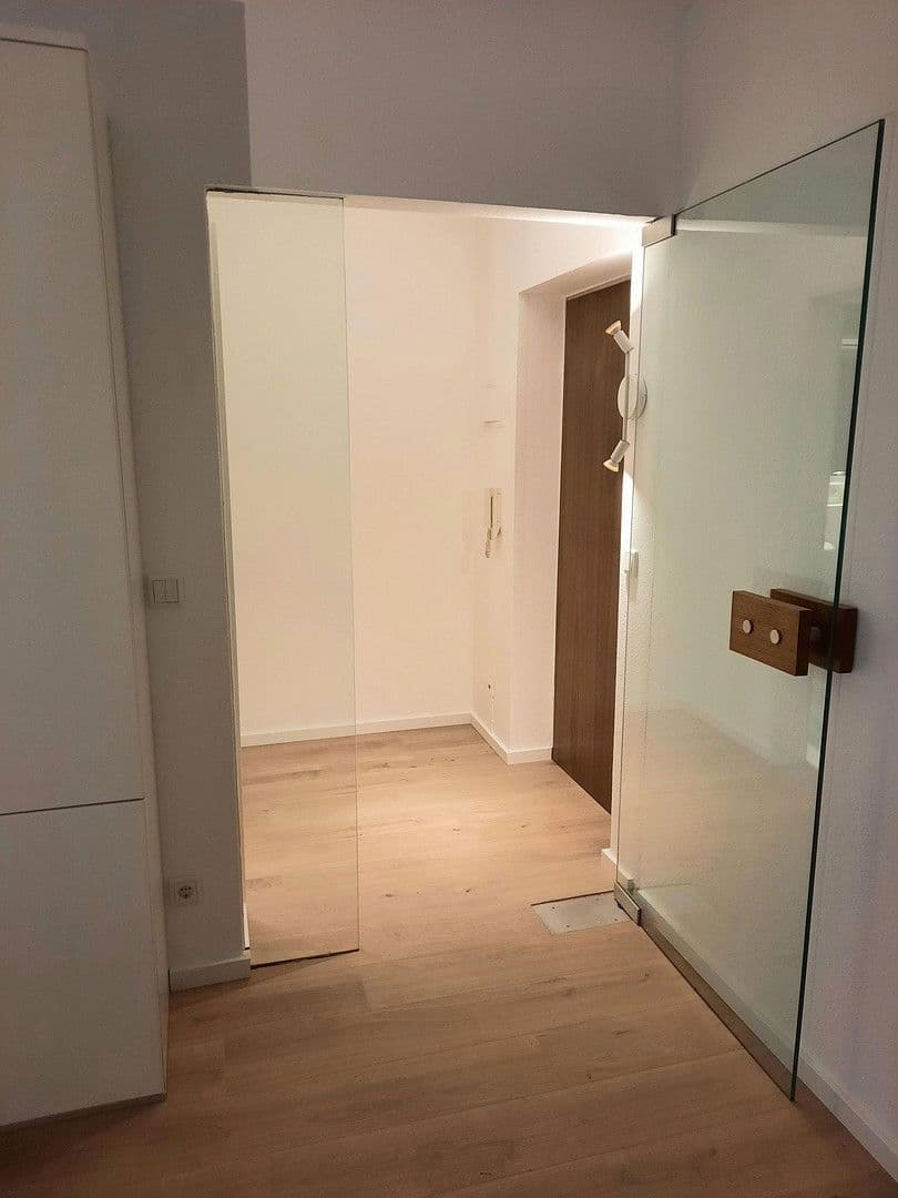 Pronájem bytu 1+1 34 m², Düsseldorf, Severní Porýní-Vestfálsko Pronájem bytu 1+1 34 m², Düsseldorf, Severní Porýní-Vestfálsko