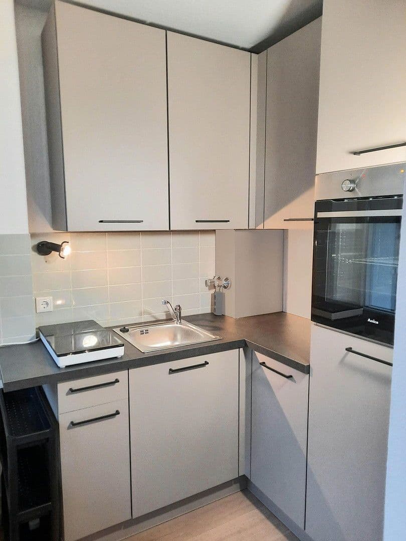 Pronájem bytu 1+1 34 m², Düsseldorf, Severní Porýní-Vestfálsko Pronájem bytu 1+1 34 m², Düsseldorf, Severní Porýní-Vestfálsko