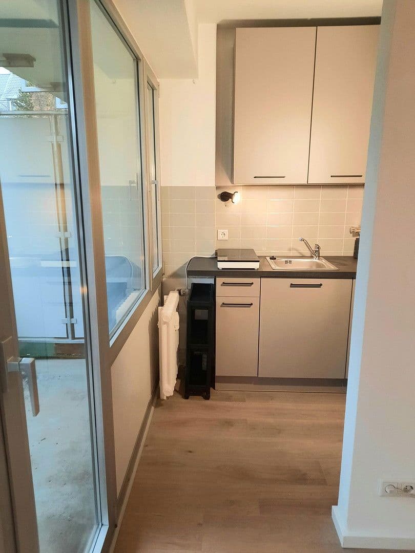 Pronájem bytu 1+1 34 m², Düsseldorf, Severní Porýní-Vestfálsko Pronájem bytu 1+1 34 m², Düsseldorf, Severní Porýní-Vestfálsko