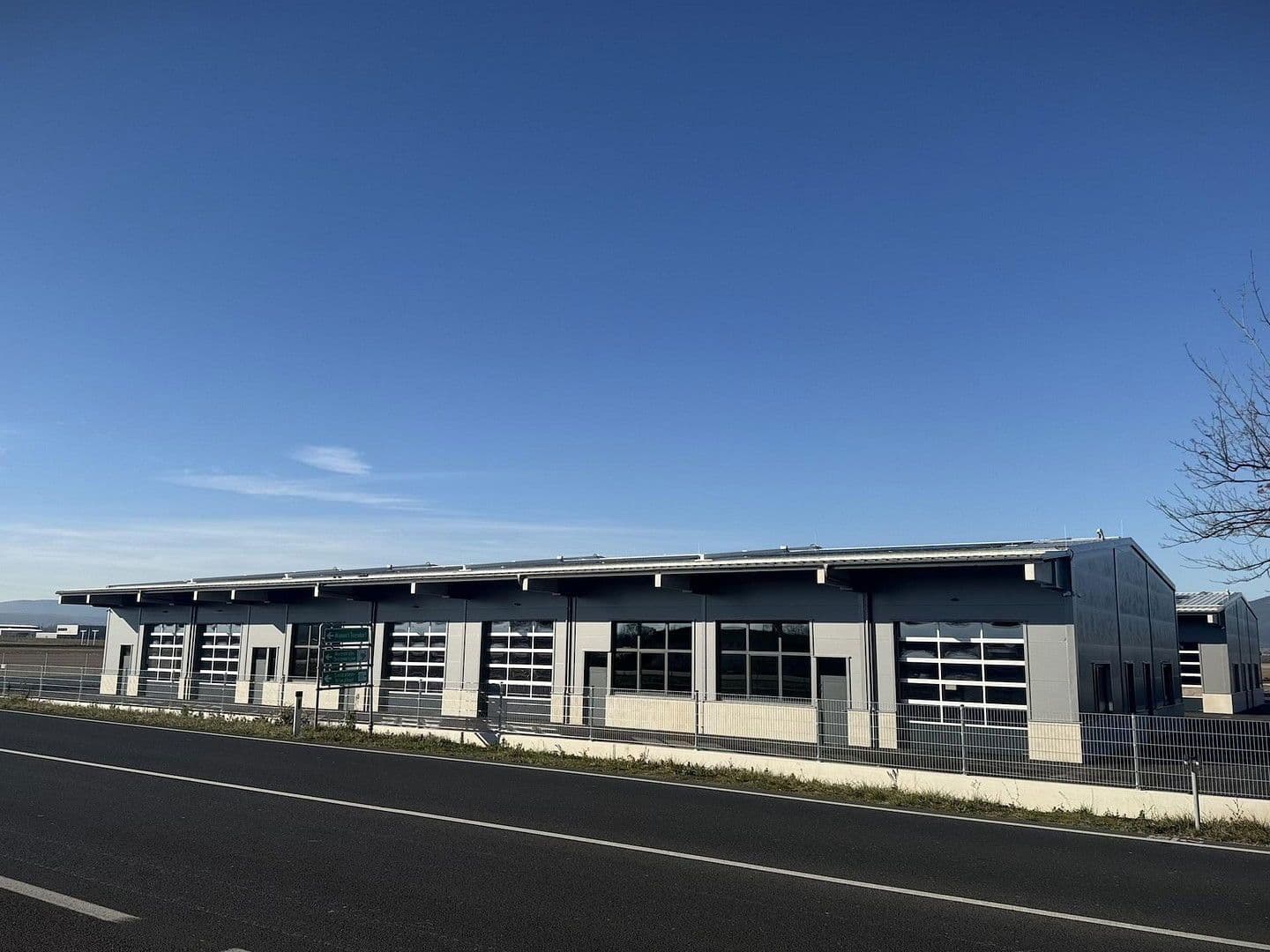 Pronájem nebytového prostoru 2.082 m², Gewerbepark B17 / II / Straße 3 / Objekt 11, Teesdorf, Dolní Rakousko Pronájem nebytového prostoru 2.082 m², Gewerbepark B17 / II / Straße 3 / Objekt 11, Teesdorf, Dolní Rakousko