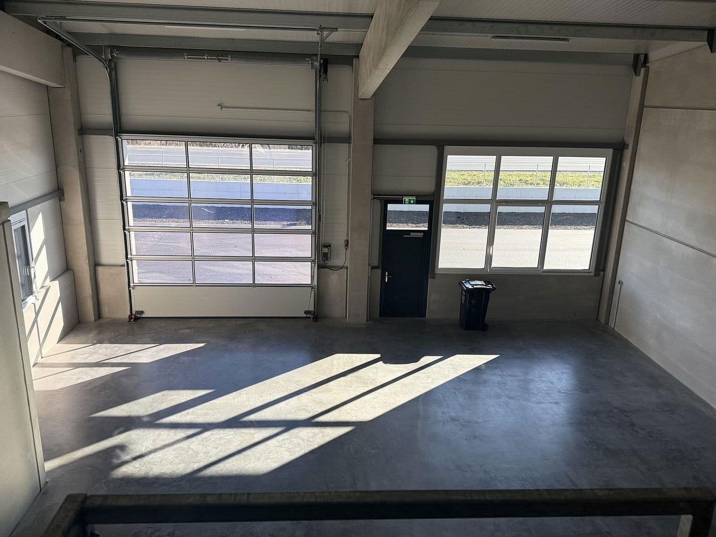 Pronájem nebytového prostoru 2.082 m², Gewerbepark B17 / II / Straße 3 / Objekt 11, Teesdorf, Dolní Rakousko Pronájem nebytového prostoru 2.082 m², Gewerbepark B17 / II / Straße 3 / Objekt 11, Teesdorf, Dolní Rakousko