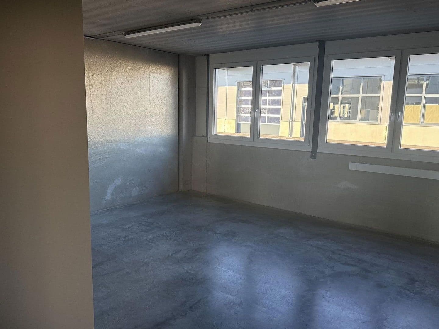 Pronájem nebytového prostoru 2.082 m², Gewerbepark B17 / II / Straße 3 / Objekt 11, Teesdorf, Dolní Rakousko Pronájem nebytového prostoru 2.082 m², Gewerbepark B17 / II / Straße 3 / Objekt 11, Teesdorf, Dolní Rakousko