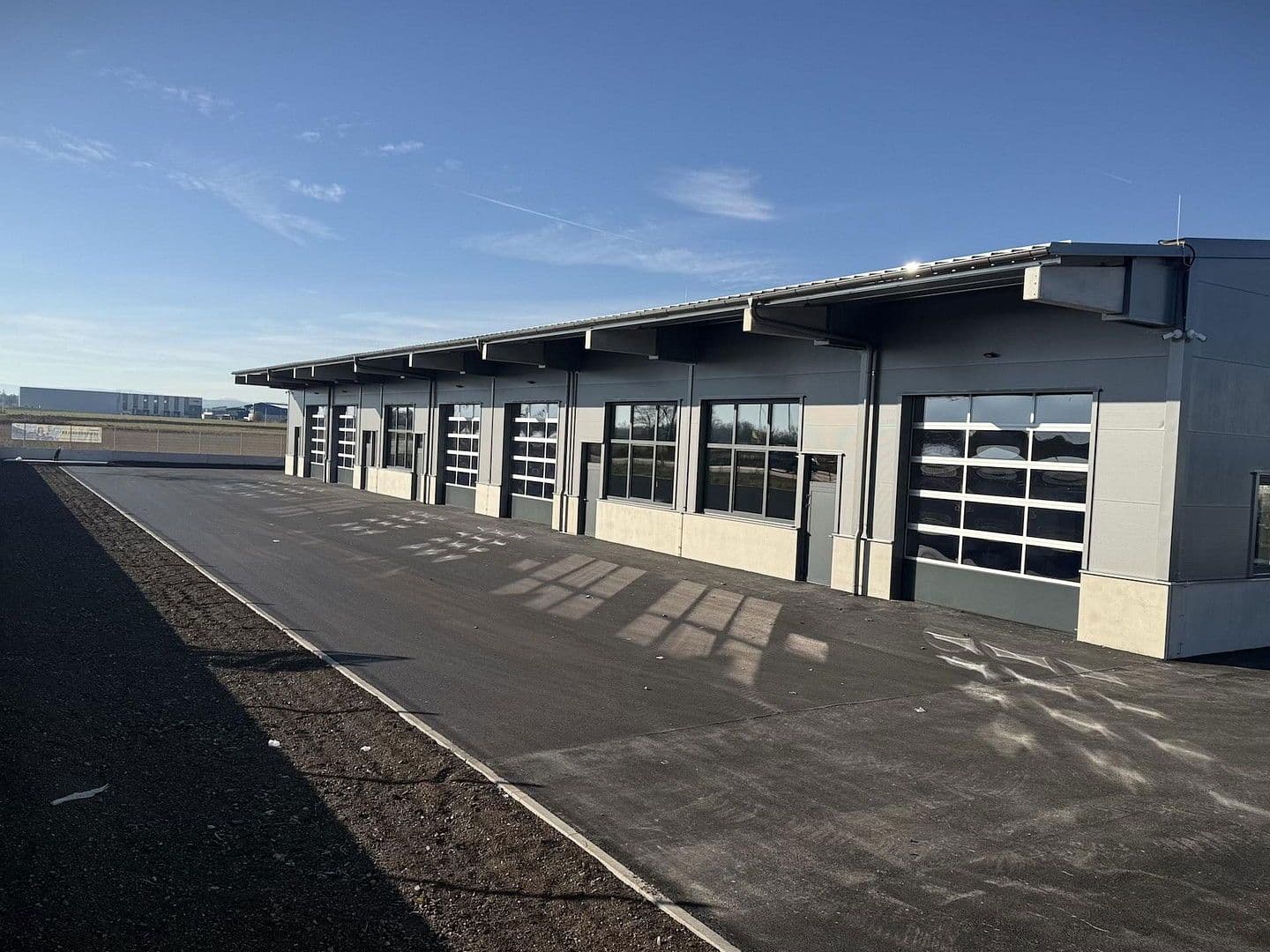 Pronájem nebytového prostoru 2.082 m², Gewerbepark B17 / II / Straße 3 / Objekt 11, Teesdorf, Dolní Rakousko Pronájem nebytového prostoru 2.082 m², Gewerbepark B17 / II / Straße 3 / Objekt 11, Teesdorf, Dolní Rakousko