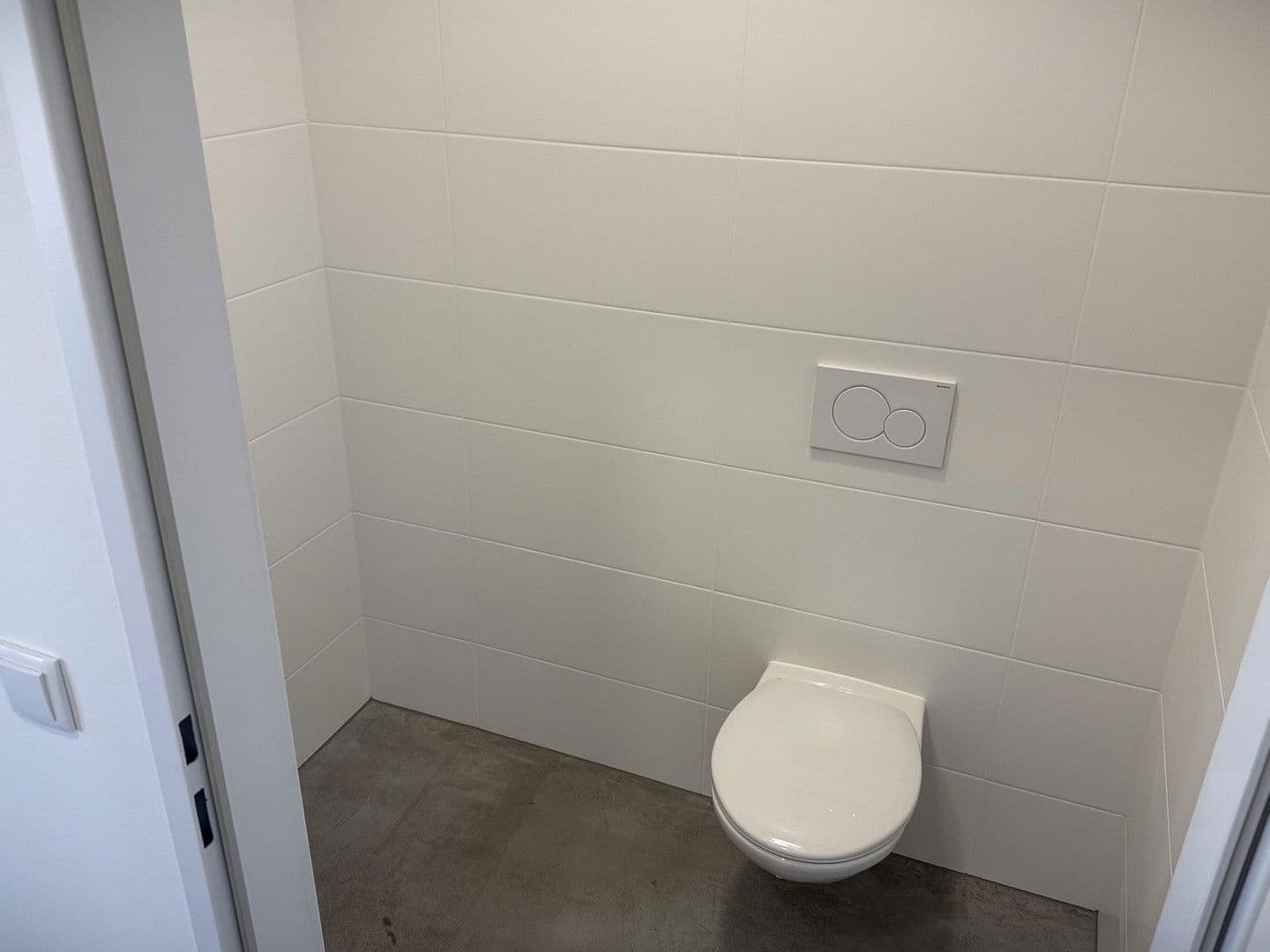 Pronájem nebytového prostoru 2.082 m², Gewerbepark B17 / II / Straße 3 / Objekt 11, Teesdorf, Dolní Rakousko Pronájem nebytového prostoru 2.082 m², Gewerbepark B17 / II / Straße 3 / Objekt 11, Teesdorf, Dolní Rakousko