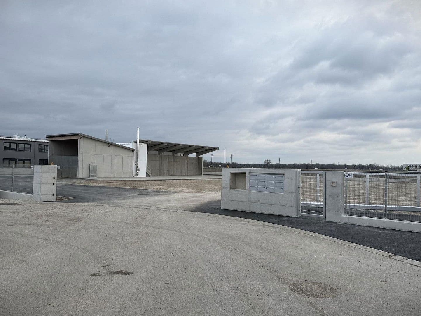 Pronájem nebytového prostoru 2.082 m², Gewerbepark B17 / II / Straße 3 / Objekt 11, Teesdorf, Dolní Rakousko Pronájem nebytového prostoru 2.082 m², Gewerbepark B17 / II / Straße 3 / Objekt 11, Teesdorf, Dolní Rakousko