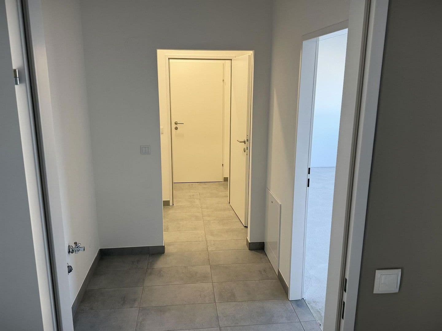 Pronájem nebytového prostoru 2.082 m², Gewerbepark B17 / II / Straße 3 / Objekt 11, Teesdorf, Dolní Rakousko Pronájem nebytového prostoru 2.082 m², Gewerbepark B17 / II / Straße 3 / Objekt 11, Teesdorf, Dolní Rakousko