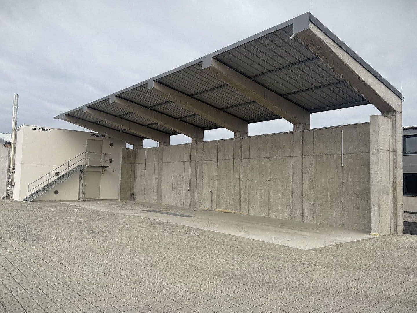 Pronájem nebytového prostoru 2.082 m², Gewerbepark B17 / II / Straße 3 / Objekt 11, Teesdorf, Dolní Rakousko Pronájem nebytového prostoru 2.082 m², Gewerbepark B17 / II / Straße 3 / Objekt 11, Teesdorf, Dolní Rakousko