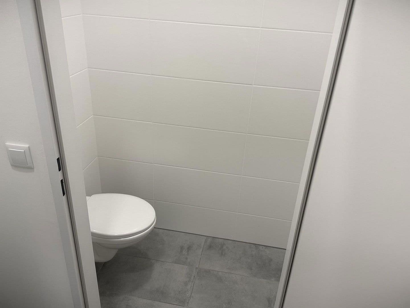 Pronájem nebytového prostoru 2.082 m², Gewerbepark B17 / II / Straße 3 / Objekt 11, Teesdorf, Dolní Rakousko Pronájem nebytového prostoru 2.082 m², Gewerbepark B17 / II / Straße 3 / Objekt 11, Teesdorf, Dolní Rakousko