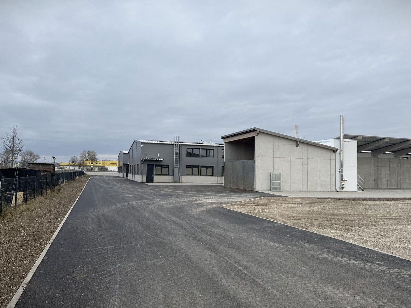 Pronájem nebytového prostoru 2.082 m², Gewerbepark B17 / II / Straße 3 / Objekt 11, Teesdorf, Dolní Rakousko Pronájem nebytového prostoru 2.082 m², Gewerbepark B17 / II / Straße 3 / Objekt 11, Teesdorf, Dolní Rakousko