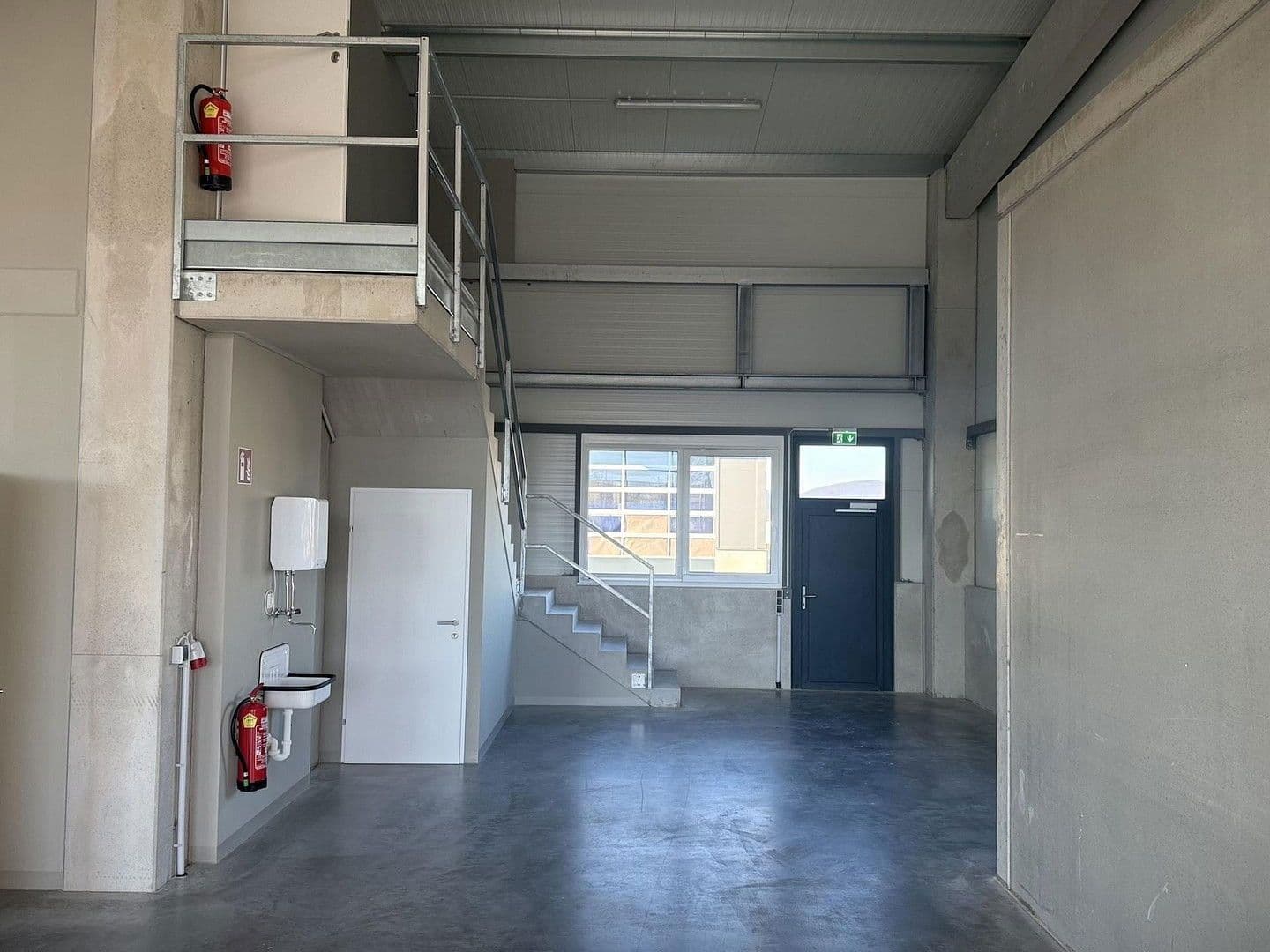 Pronájem nebytového prostoru 2.082 m², Gewerbepark B17 / II / Straße 3 / Objekt 11, Teesdorf, Dolní Rakousko Pronájem nebytového prostoru 2.082 m², Gewerbepark B17 / II / Straße 3 / Objekt 11, Teesdorf, Dolní Rakousko