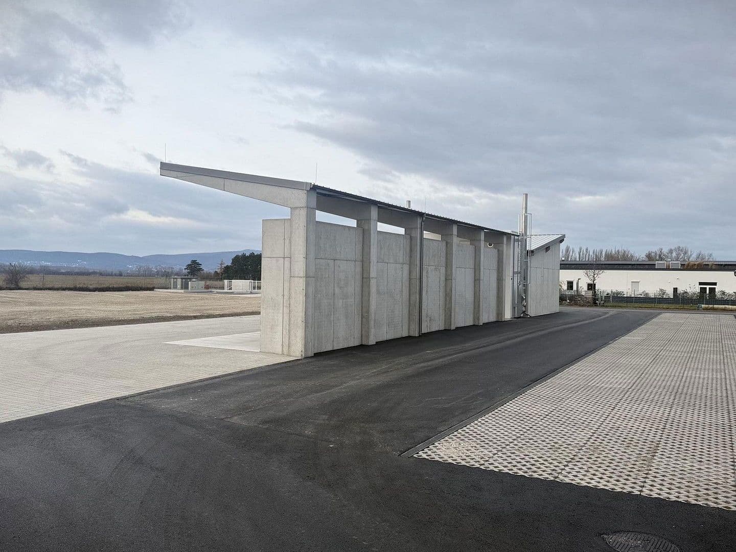 Pronájem nebytového prostoru 2.082 m², Gewerbepark B17 / II / Straße 3 / Objekt 11, Teesdorf, Dolní Rakousko Pronájem nebytového prostoru 2.082 m², Gewerbepark B17 / II / Straße 3 / Objekt 11, Teesdorf, Dolní Rakousko