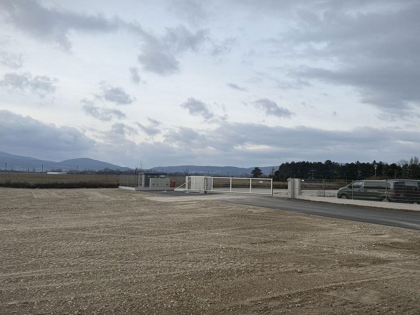 Pronájem nebytového prostoru 2.082 m², Gewerbepark B17 / II / Straße 3 / Objekt 11, Teesdorf, Dolní Rakousko Pronájem nebytového prostoru 2.082 m², Gewerbepark B17 / II / Straße 3 / Objekt 11, Teesdorf, Dolní Rakousko