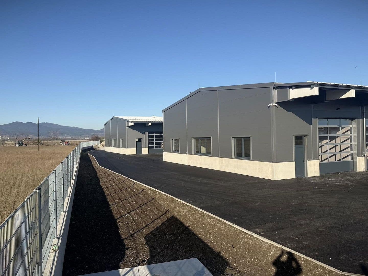 Pronájem nebytového prostoru 2.082 m², Gewerbepark B17 / II / Straße 3 / Objekt 11, Teesdorf, Dolní Rakousko Pronájem nebytového prostoru 2.082 m², Gewerbepark B17 / II / Straße 3 / Objekt 11, Teesdorf, Dolní Rakousko