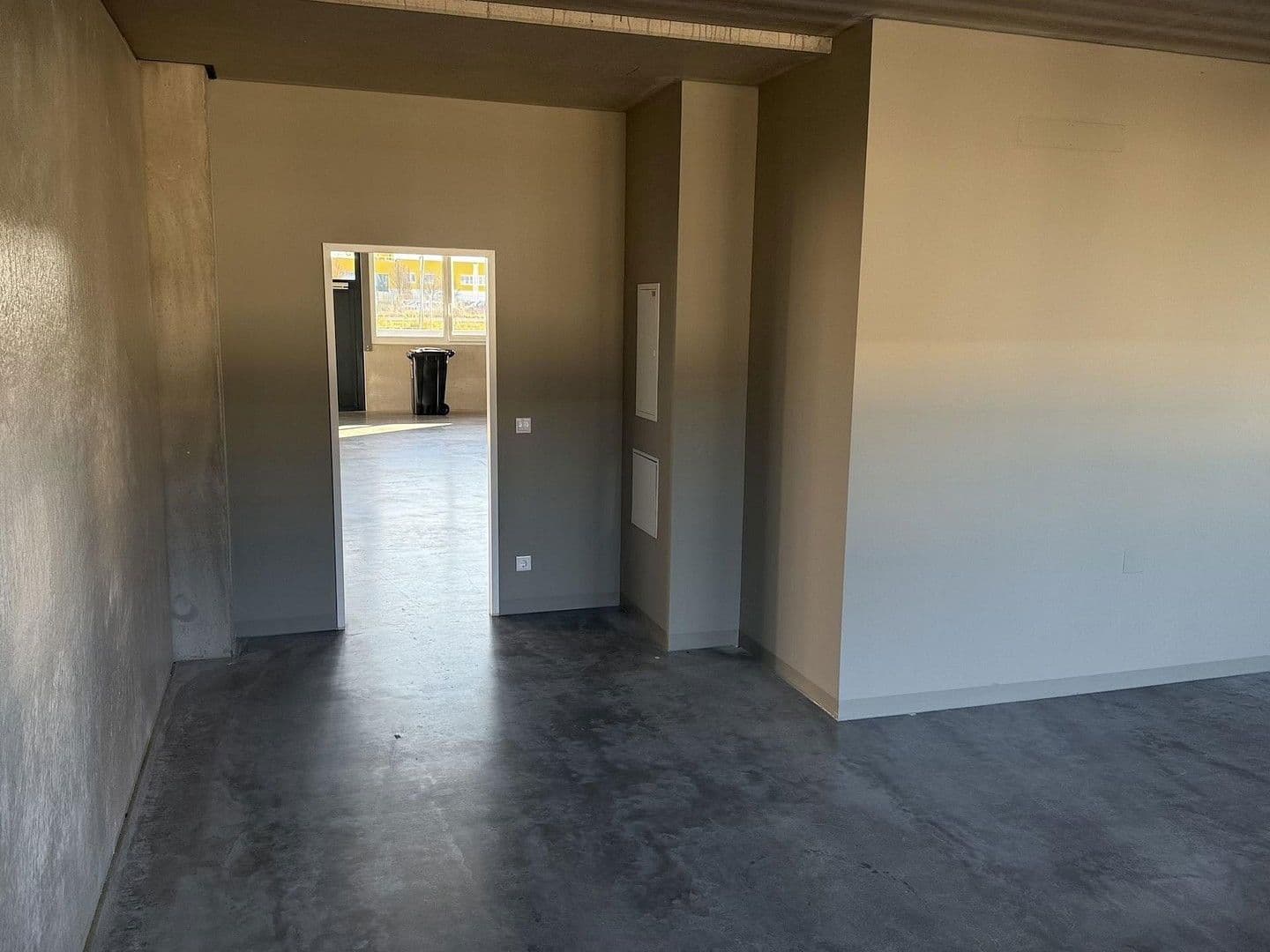 Pronájem nebytového prostoru 2.082 m², Gewerbepark B17 / II / Straße 3 / Objekt 11, Teesdorf, Dolní Rakousko Pronájem nebytového prostoru 2.082 m², Gewerbepark B17 / II / Straße 3 / Objekt 11, Teesdorf, Dolní Rakousko