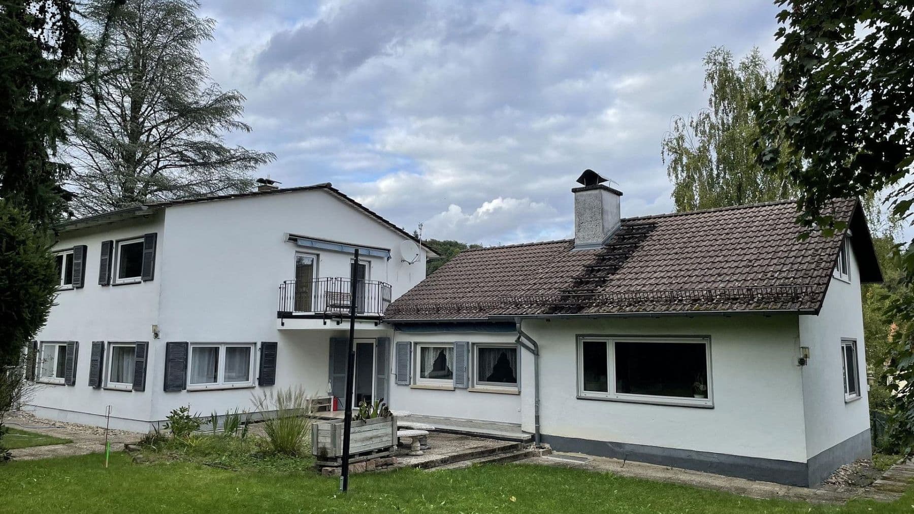 Prodej domu 248 m², pozemek 998 m², Krautgartenweg 3, Neckargemünd, Bádensko-Württembersko Prodej domu 248 m², pozemek 998 m², Krautgartenweg 3, Neckargemünd, Bádensko-Württembersko