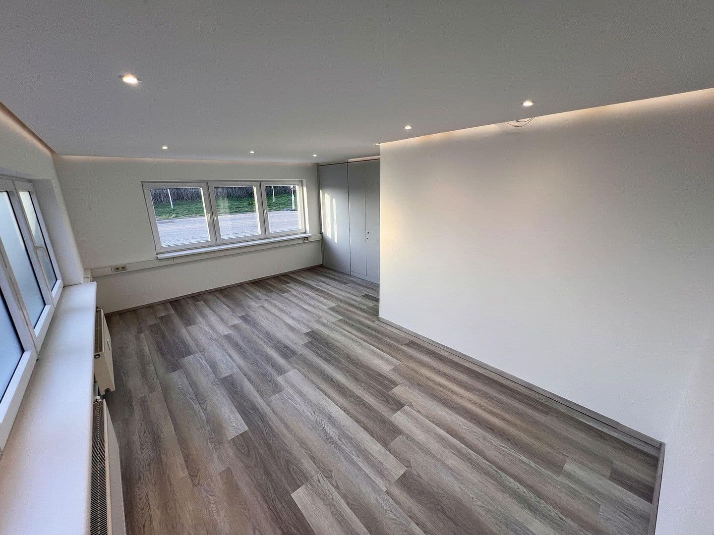 Pronájem kanceláře 80 m², Schwetzingen, Bádensko-Württembersko Pronájem kanceláře 80 m², Schwetzingen, Bádensko-Württembersko