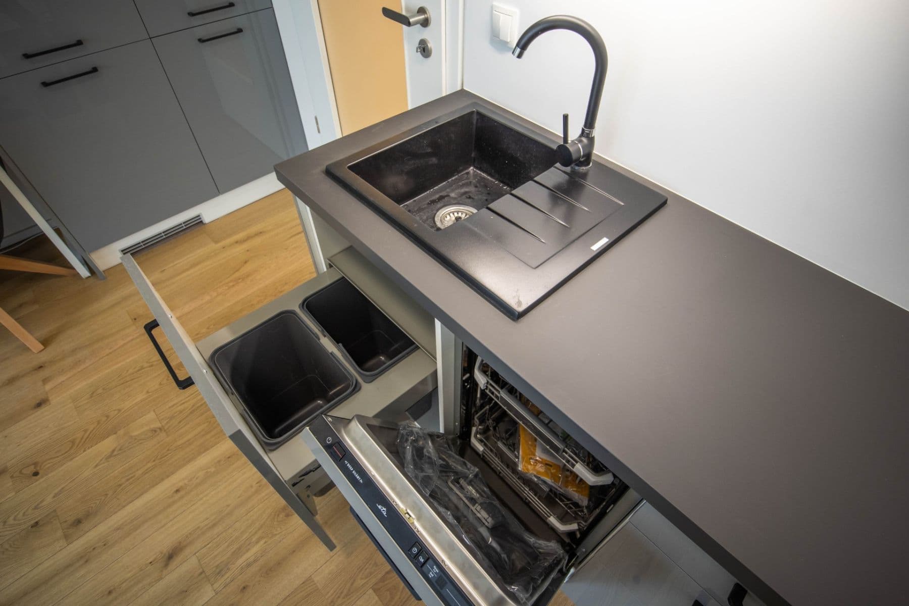 Prodej bytu 1+kk 27 m², Ramonova, Praha, Praha Prodej bytu 1+kk 27 m², Ramonova, Praha, Praha