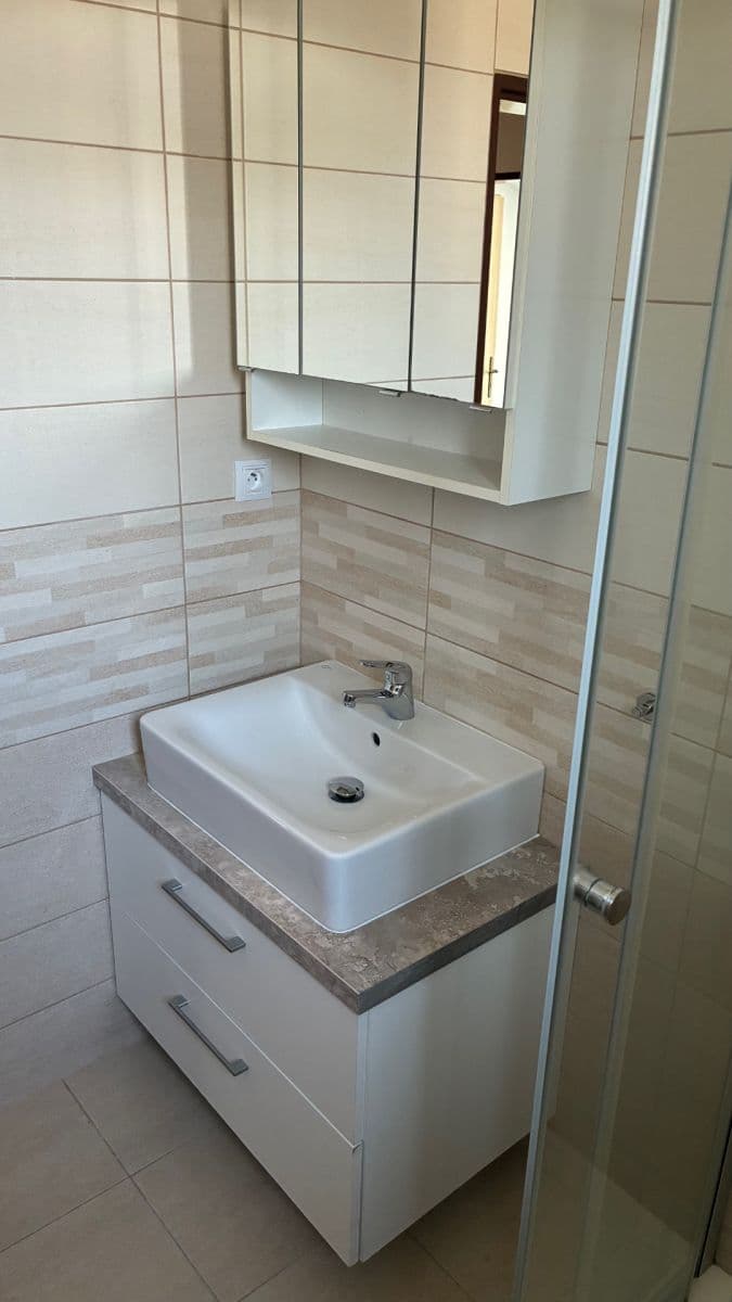 Pronájem bytu 2+kk 54 m², Litovická, Hostivice, Středočeský kraj Pronájem bytu 2+kk 54 m², Litovická, Hostivice, Středočeský kraj