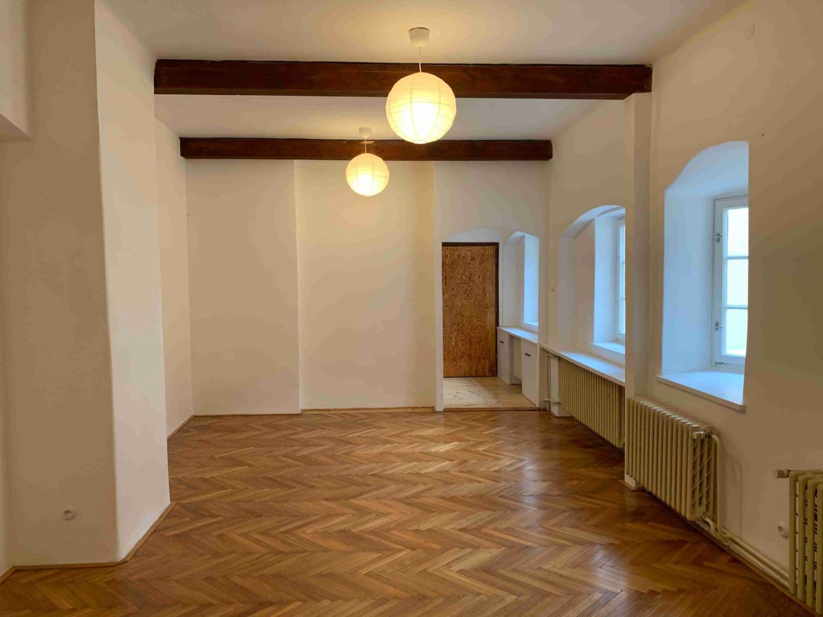 Pronájem bytu 1+1 46 m², Valdštejnské náměstí, Praha, Praha Pronájem bytu 1+1 46 m², Valdštejnské náměstí, Praha, Praha