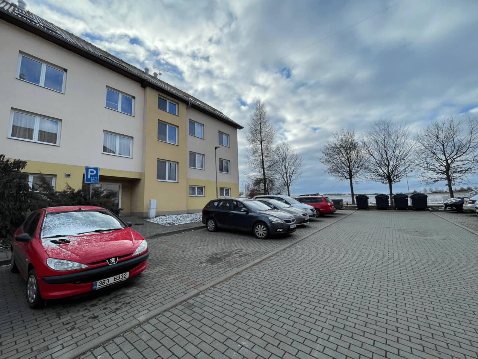 Pronájem bytu 2+kk 51 m², Gen. Peřiny, Hustopeče, Jihomoravský kraj Pronájem bytu 2+kk 51 m², Gen. Peřiny, Hustopeče, Jihomoravský kraj