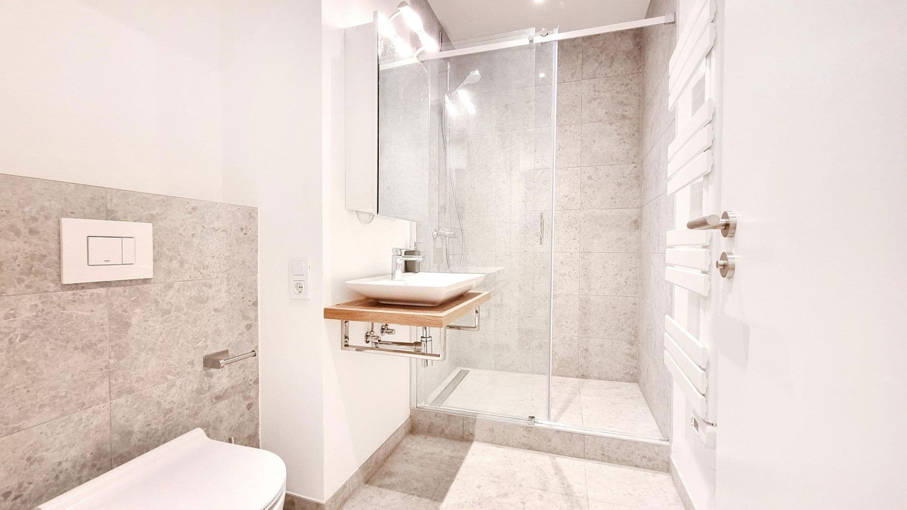 Pronájem bytu 4+1 80 m², Leystraße 42, Wien, Wien Pronájem bytu 4+1 80 m², Leystraße 42, Wien, Wien