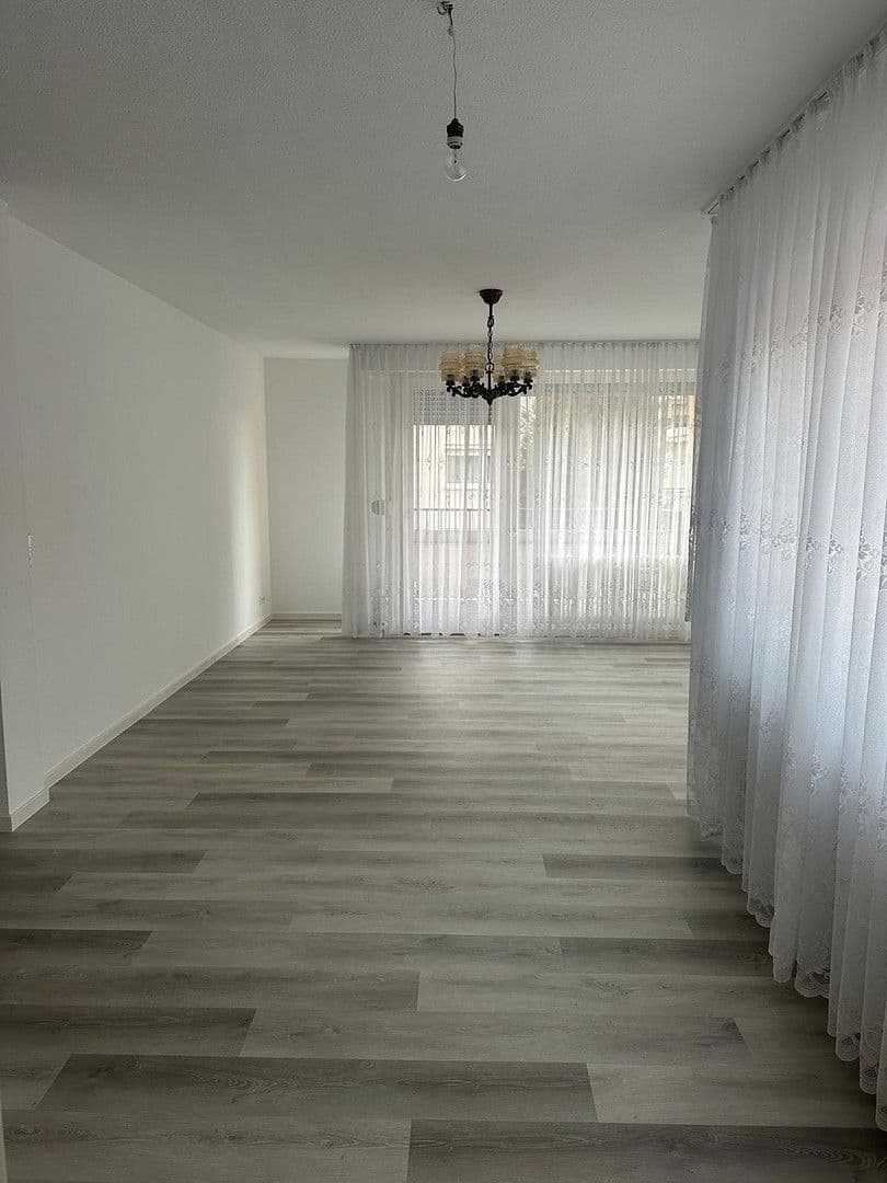 Pronájem bytu 2+1 54 m², Schulstraße 12, Böblingen, Bádensko-Württembersko Pronájem bytu 2+1 54 m², Schulstraße 12, Böblingen, Bádensko-Württembersko
