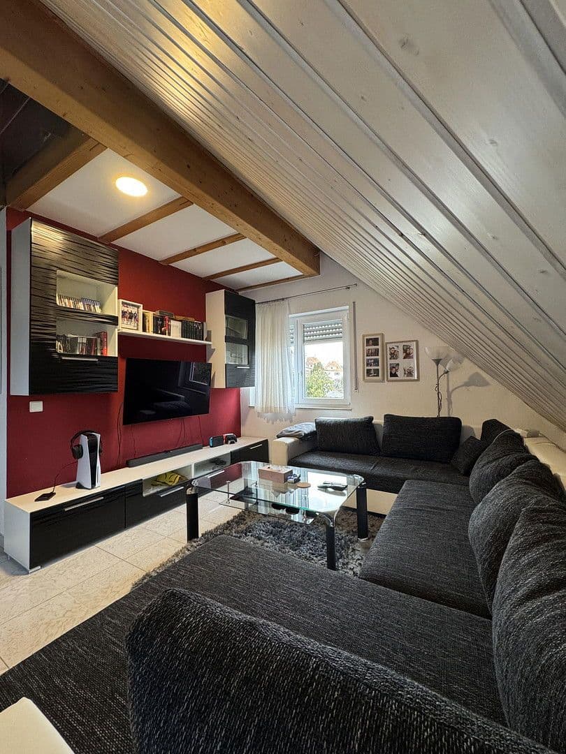 Pronájem bytu 2+1 45 m², Eningen unter Achalm, Bádensko-Württembersko Pronájem bytu 2+1 45 m², Eningen unter Achalm, Bádensko-Württembersko